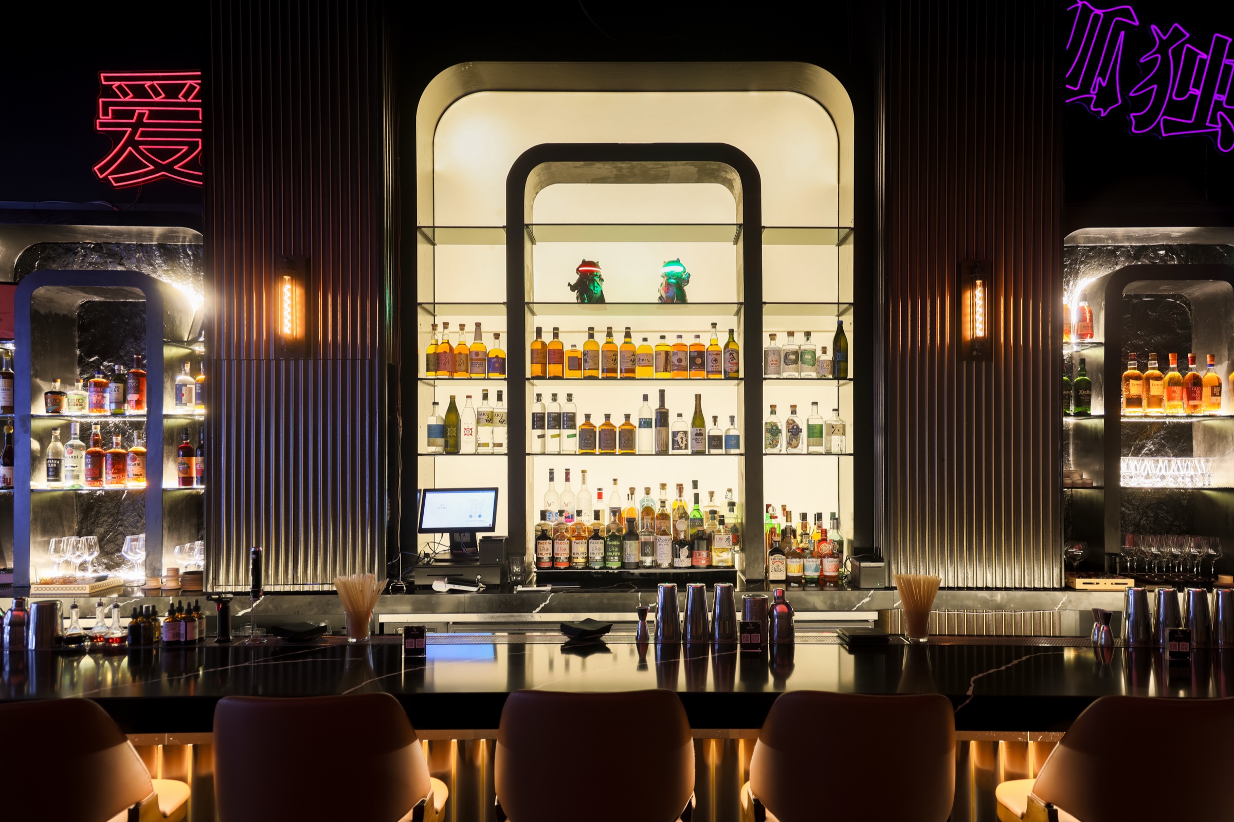 CHITORI bar shelf and back bar